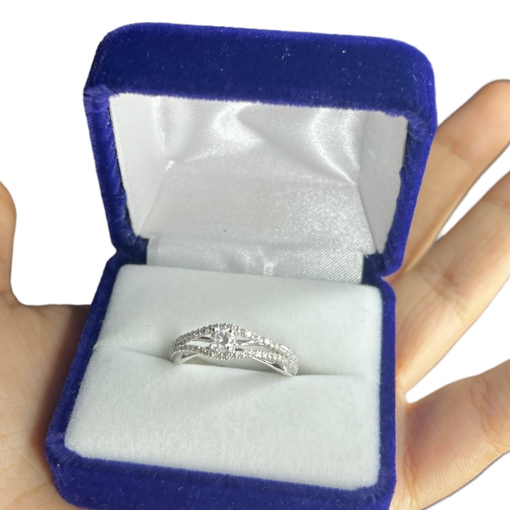 14kw Diamond wedding ring size 7.5